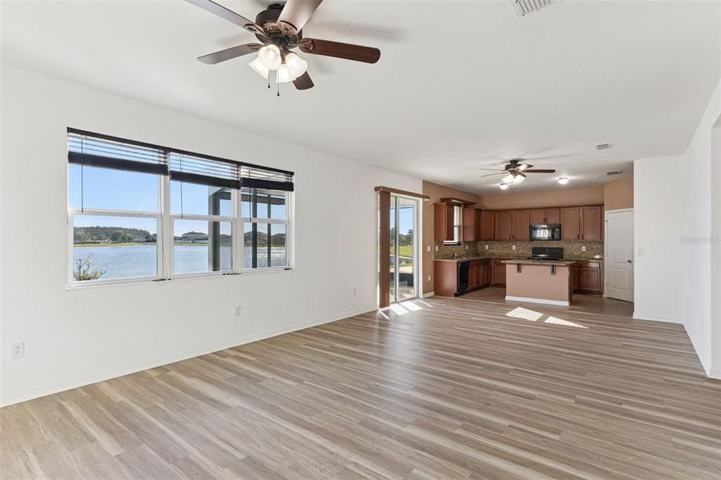 На продажу: $385,000 (3 спален, 2 ванн, 1894 Квадратных фут)