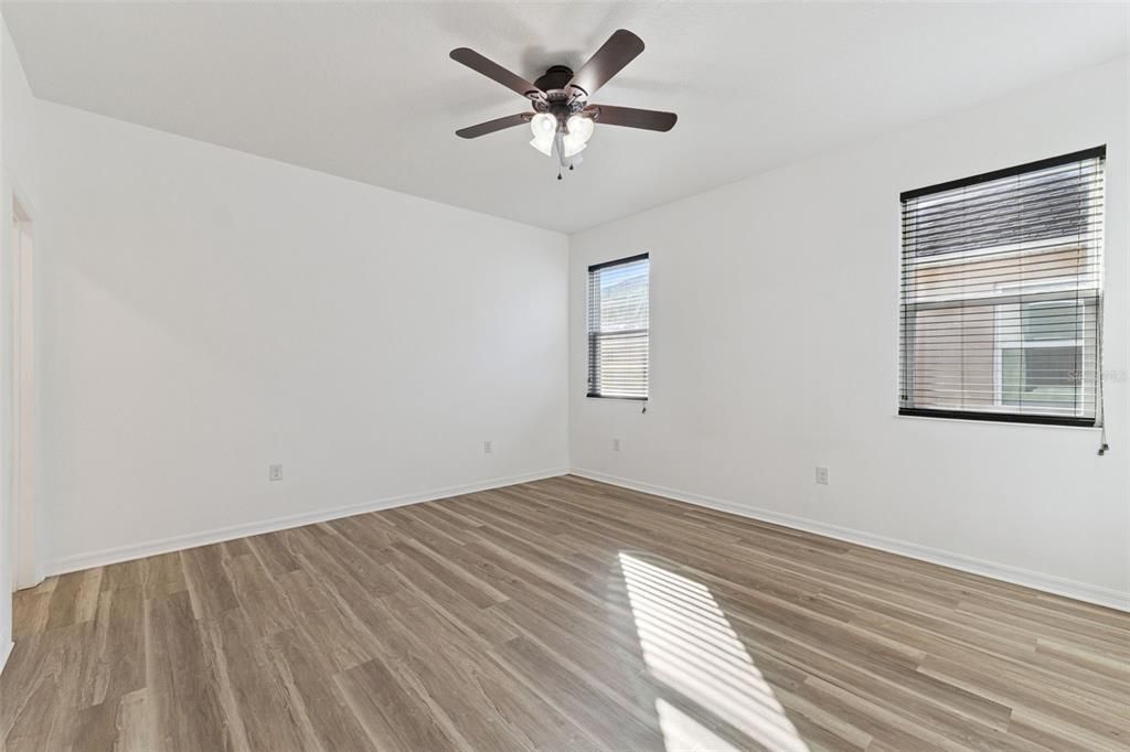 На продажу: $385,000 (3 спален, 2 ванн, 1894 Квадратных фут)