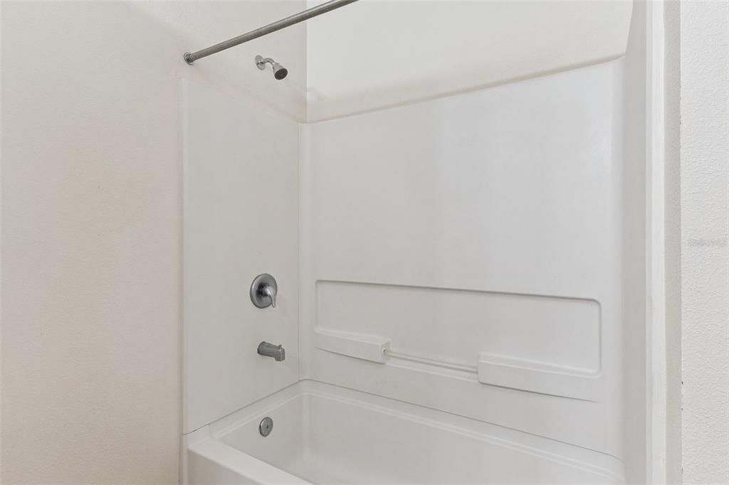 На продажу: $385,000 (3 спален, 2 ванн, 1894 Квадратных фут)