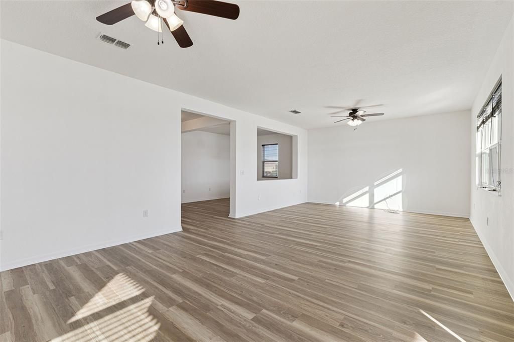 На продажу: $385,000 (3 спален, 2 ванн, 1894 Квадратных фут)