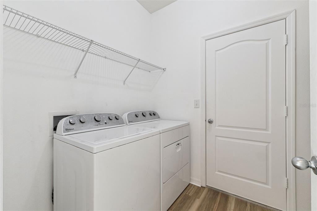 На продажу: $385,000 (3 спален, 2 ванн, 1894 Квадратных фут)