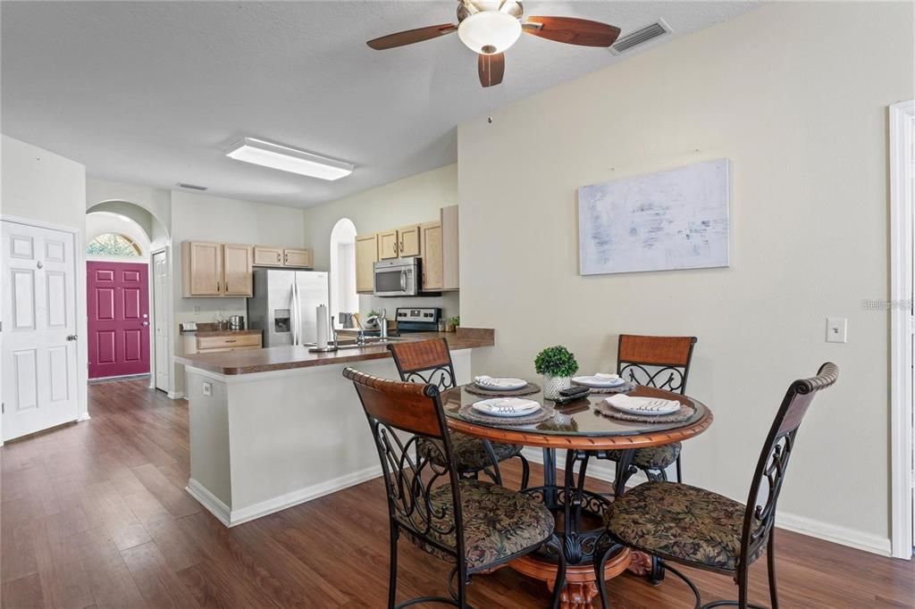 En Venta: $529,000 (4 camas, 3 baños, 2260 Pies cuadrados)