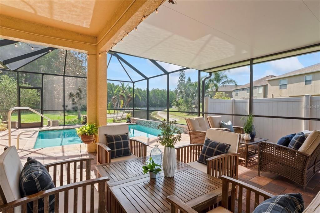 En Venta: $529,000 (4 camas, 3 baños, 2260 Pies cuadrados)