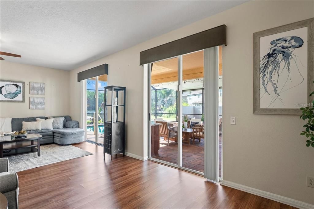 En Venta: $529,000 (4 camas, 3 baños, 2260 Pies cuadrados)