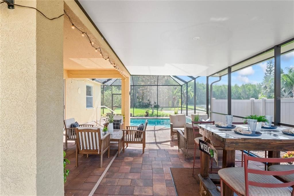 En Venta: $529,000 (4 camas, 3 baños, 2260 Pies cuadrados)