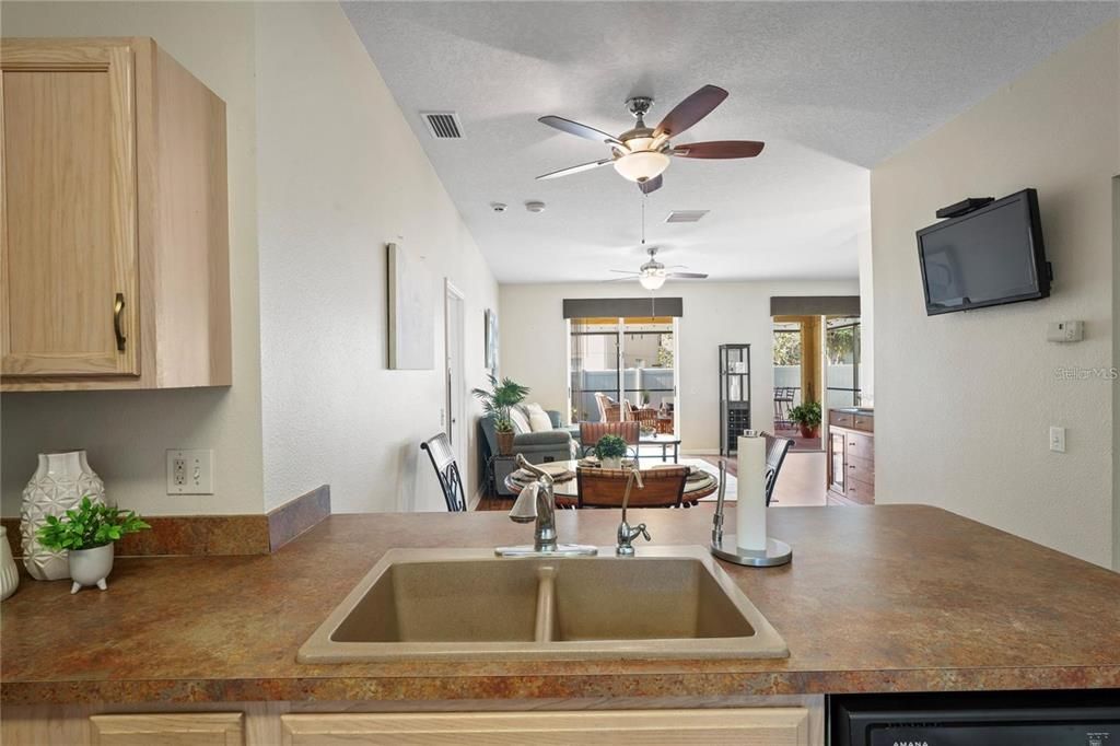 En Venta: $529,000 (4 camas, 3 baños, 2260 Pies cuadrados)