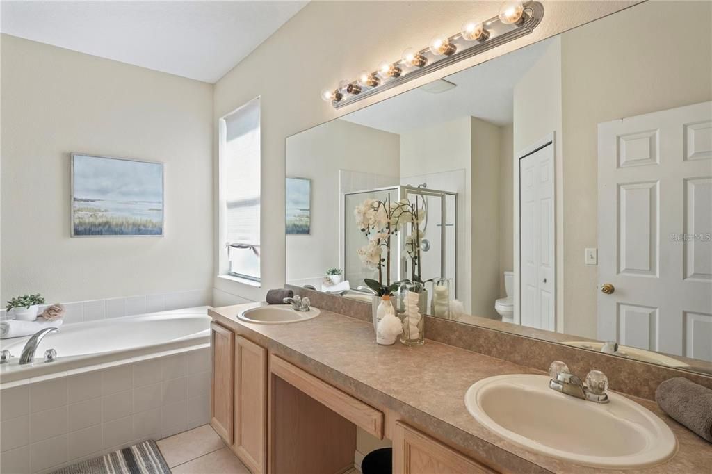 En Venta: $529,000 (4 camas, 3 baños, 2260 Pies cuadrados)