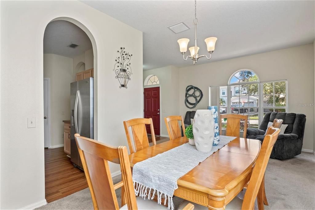 En Venta: $529,000 (4 camas, 3 baños, 2260 Pies cuadrados)