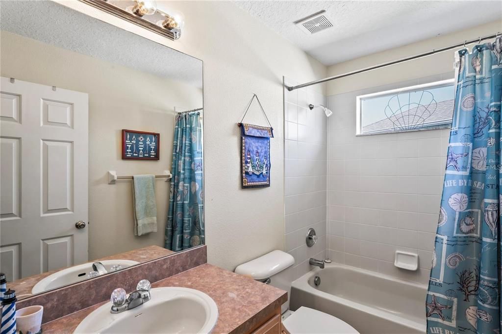 En Venta: $529,000 (4 camas, 3 baños, 2260 Pies cuadrados)