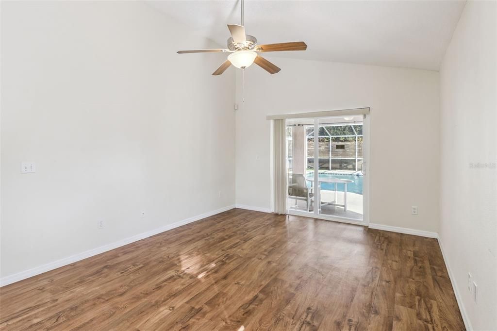 В аренду: $2,395 (4 спален, 2 ванн, 1966 Квадратных фут)