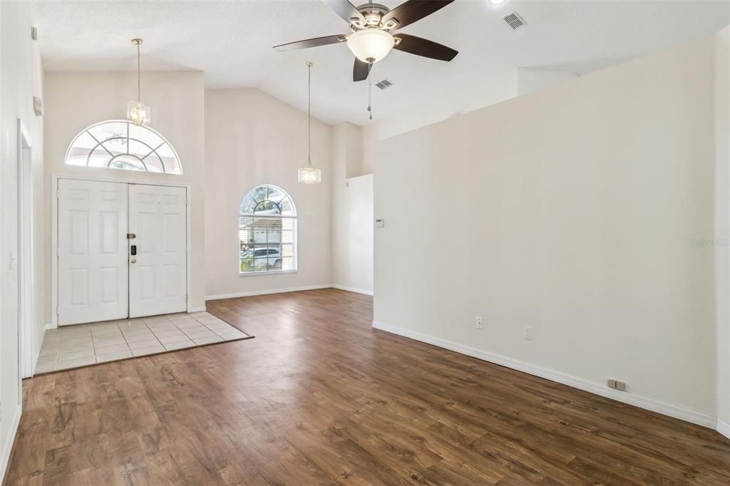 В аренду: $2,395 (4 спален, 2 ванн, 1966 Квадратных фут)