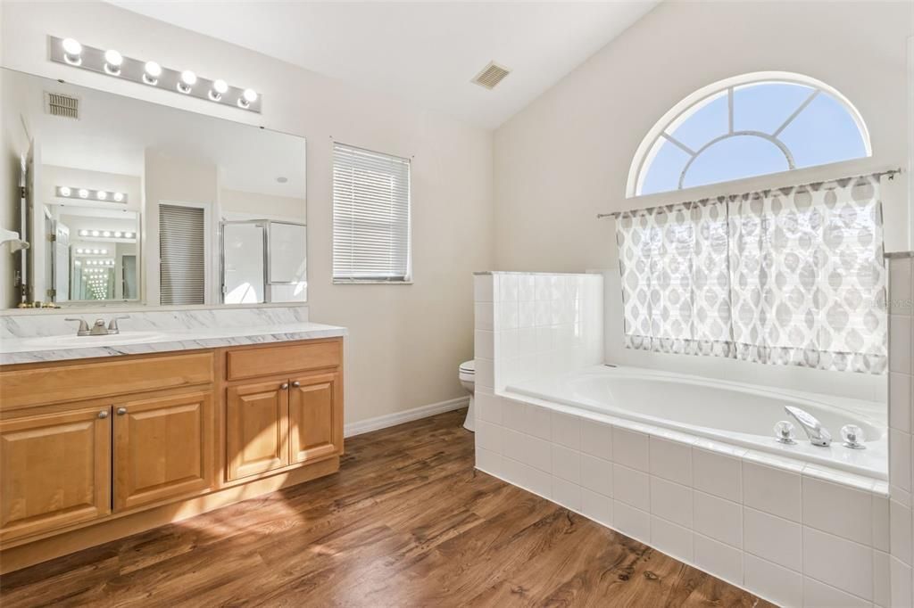 В аренду: $2,395 (4 спален, 2 ванн, 1966 Квадратных фут)