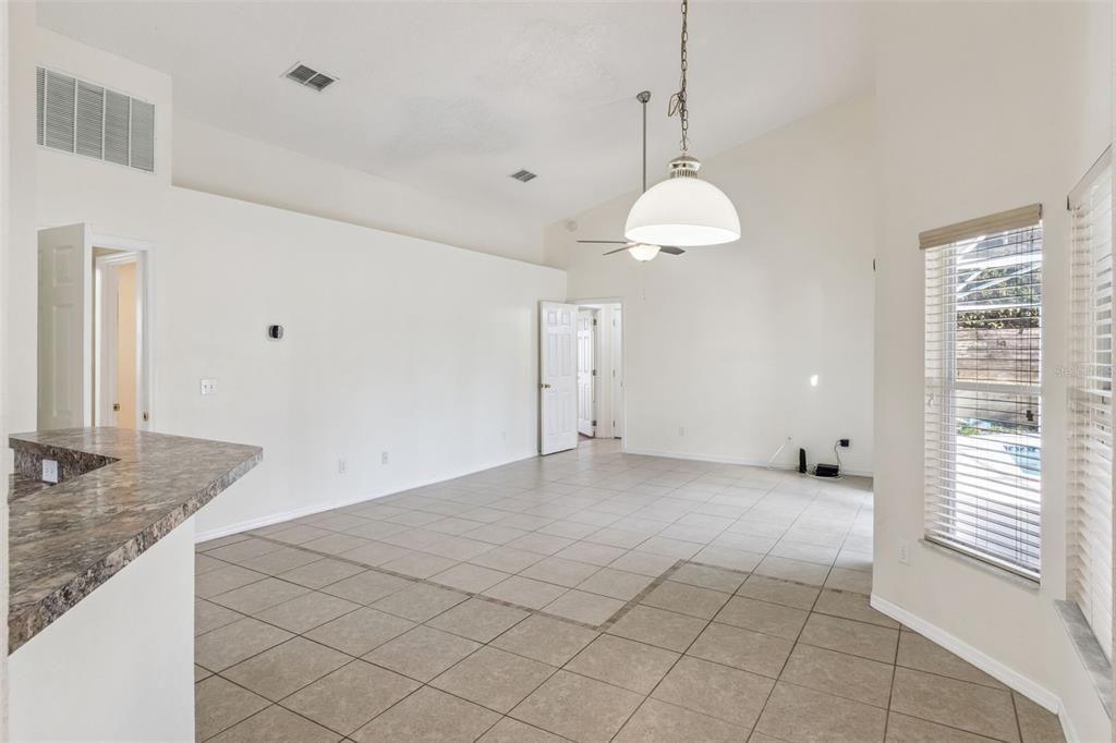 В аренду: $2,395 (4 спален, 2 ванн, 1966 Квадратных фут)