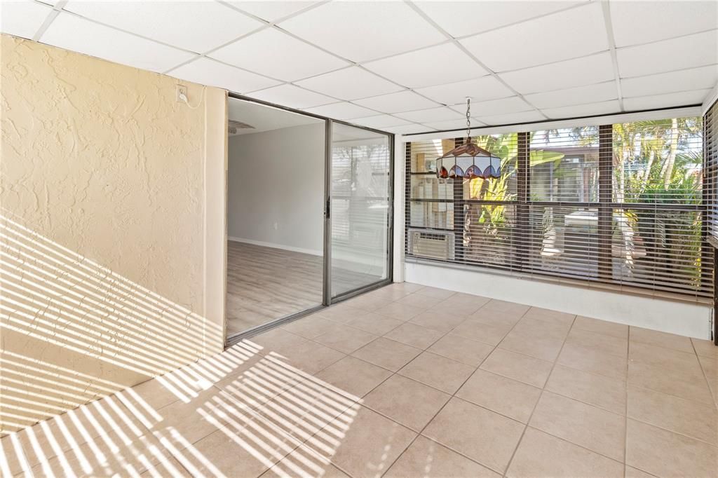 待售: $150,000 (1 贝兹, 1 浴室, 812 平方英尺)