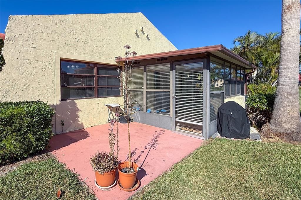 待售: $150,000 (1 贝兹, 1 浴室, 812 平方英尺)