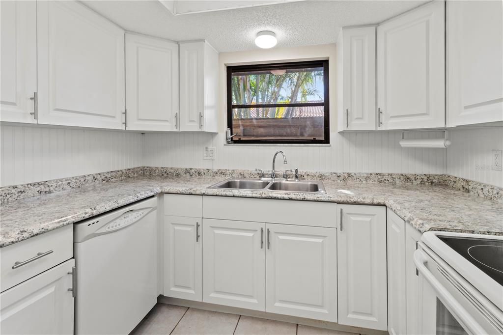 待售: $150,000 (1 贝兹, 1 浴室, 812 平方英尺)