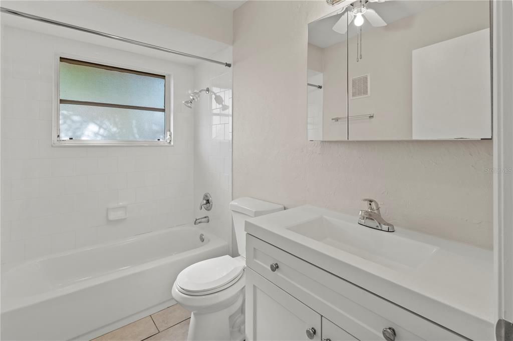 待售: $150,000 (1 贝兹, 1 浴室, 812 平方英尺)