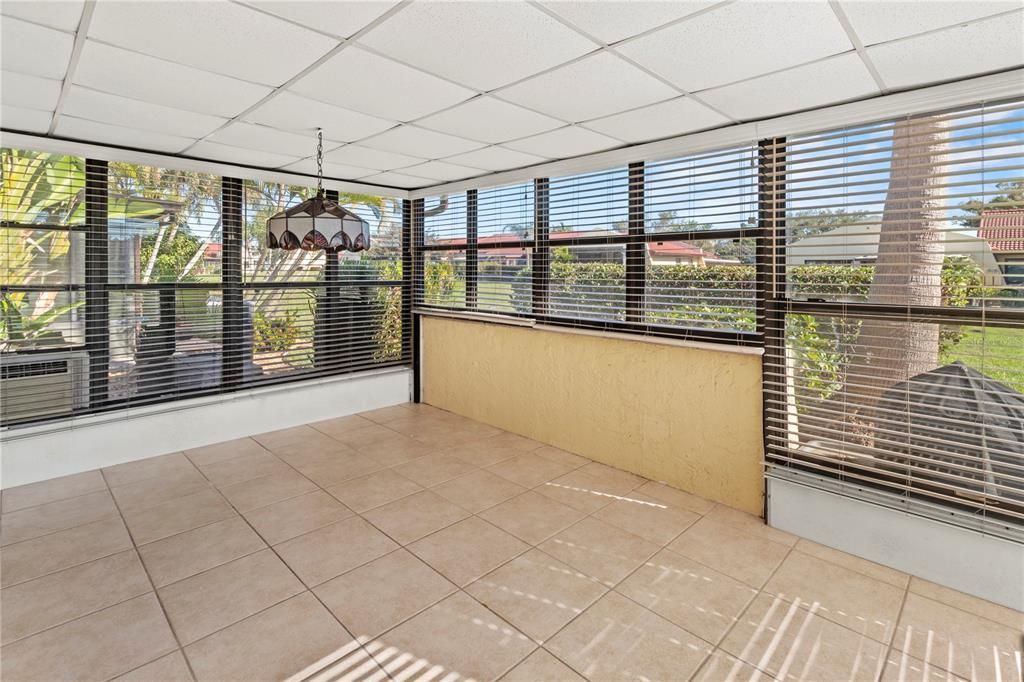 待售: $150,000 (1 贝兹, 1 浴室, 812 平方英尺)