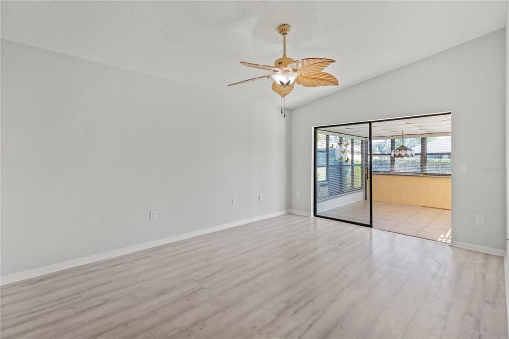 待售: $150,000 (1 贝兹, 1 浴室, 812 平方英尺)