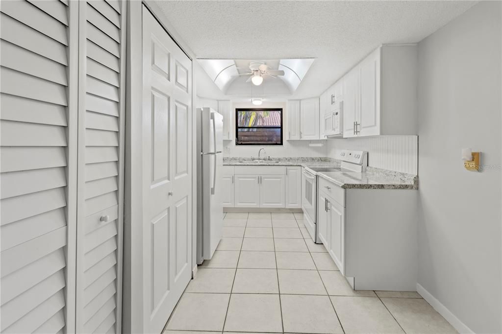 待售: $150,000 (1 贝兹, 1 浴室, 812 平方英尺)