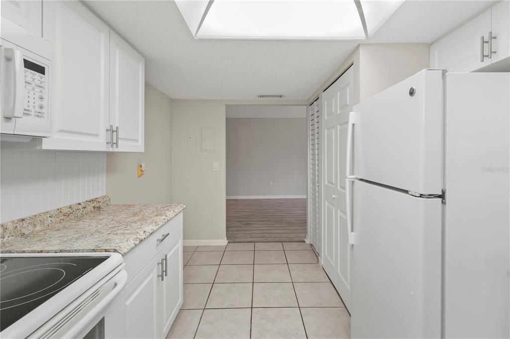 待售: $150,000 (1 贝兹, 1 浴室, 812 平方英尺)