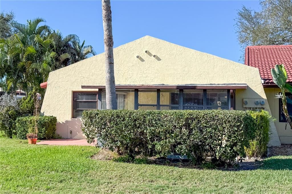 待售: $150,000 (1 贝兹, 1 浴室, 812 平方英尺)