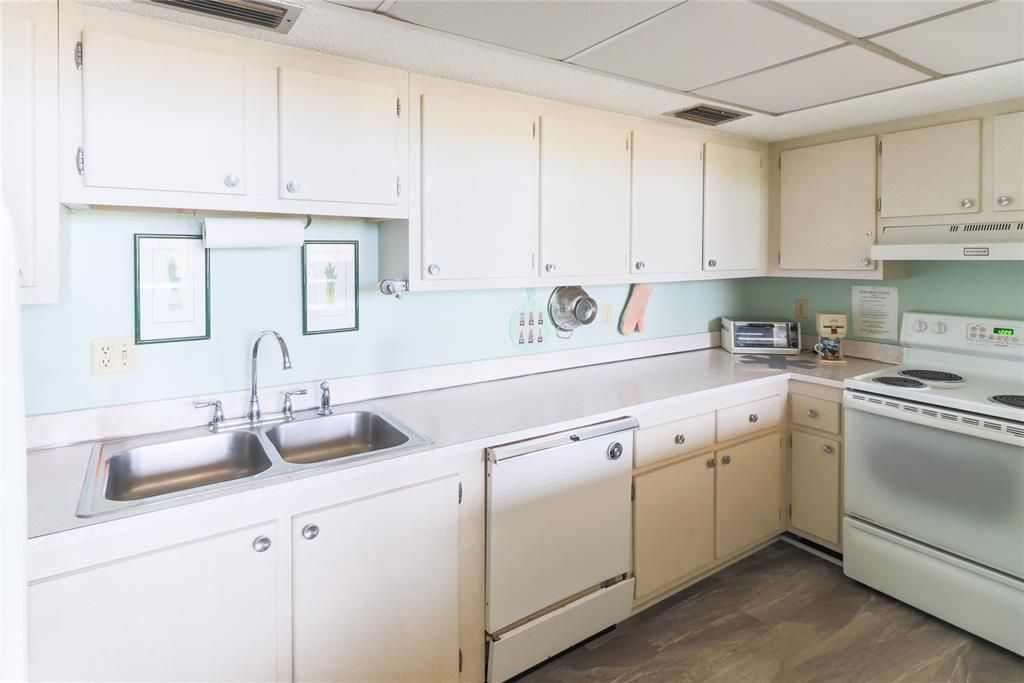 待售: $150,000 (1 贝兹, 1 浴室, 812 平方英尺)