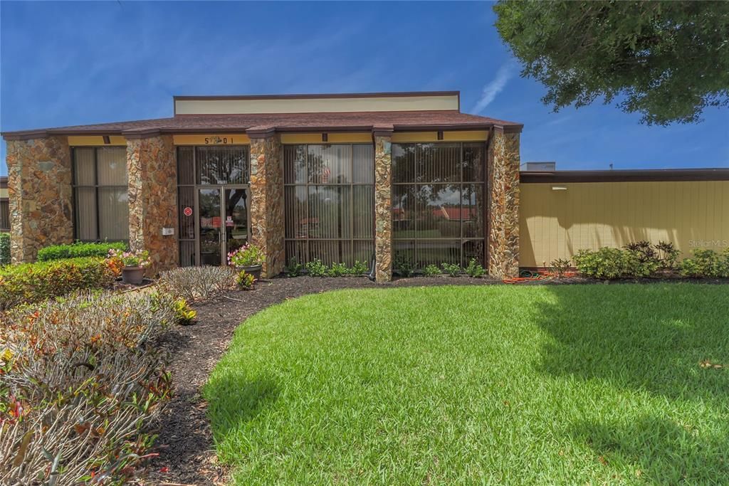 待售: $150,000 (1 贝兹, 1 浴室, 812 平方英尺)