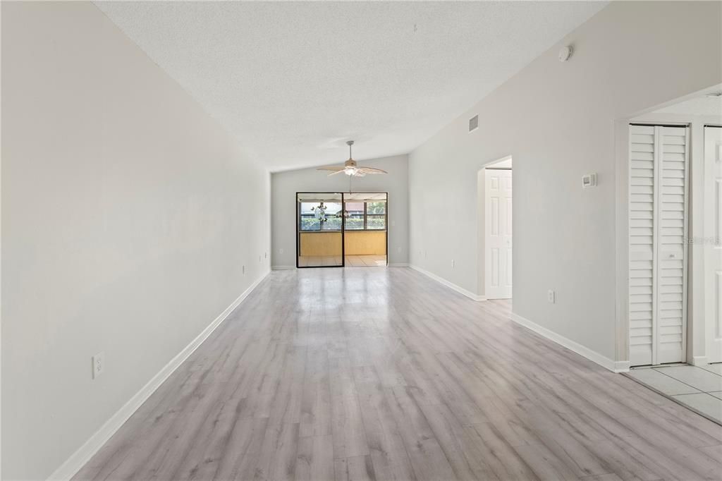 待售: $150,000 (1 贝兹, 1 浴室, 812 平方英尺)