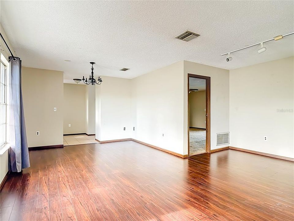 待售: $319,000 (3 贝兹, 2 浴室, 1751 平方英尺)