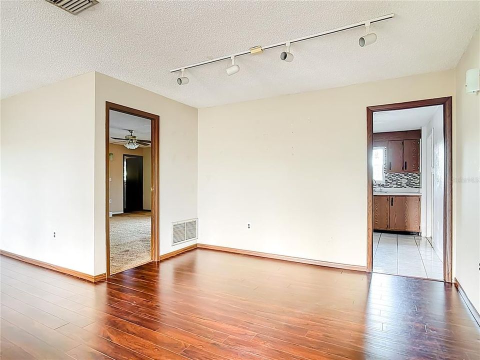 待售: $319,000 (3 贝兹, 2 浴室, 1751 平方英尺)