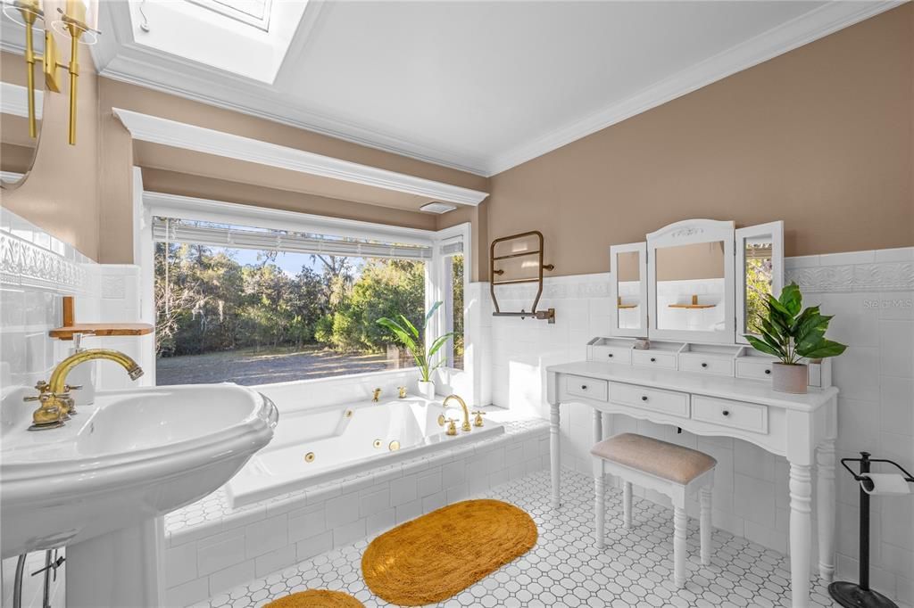 For Sale: $425,000 (4 beds, 3 baths, 2566 Square Feet)