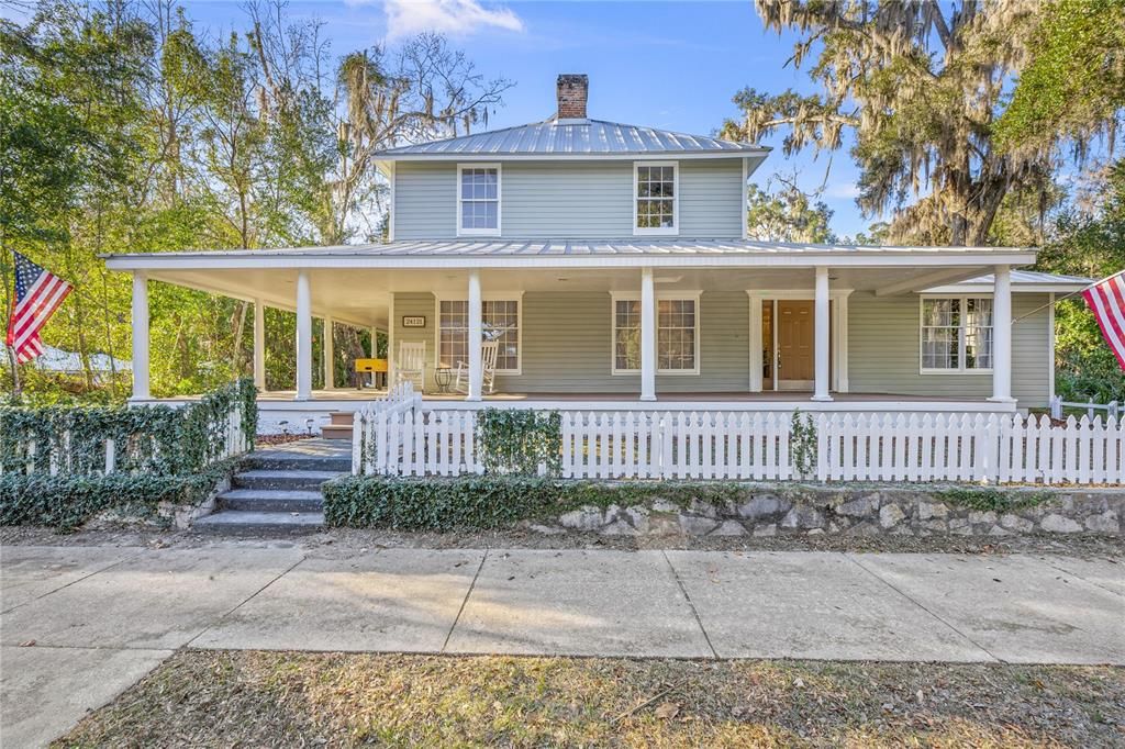 For Sale: $425,000 (4 beds, 3 baths, 2566 Square Feet)