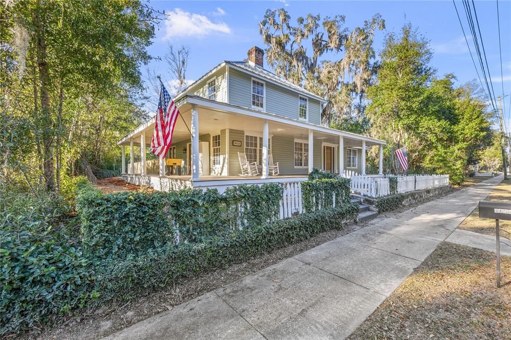 For Sale: $425,000 (4 beds, 3 baths, 2566 Square Feet)