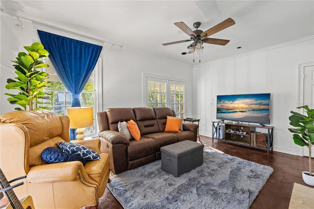 For Sale: $425,000 (4 beds, 3 baths, 2566 Square Feet)