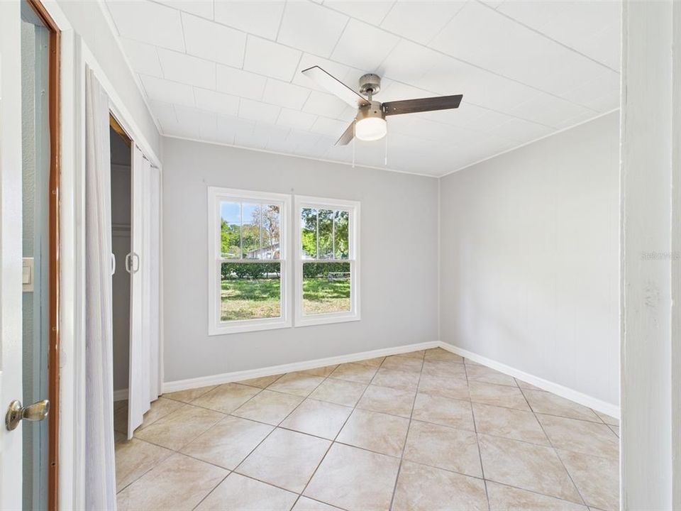 For Rent: $1,600 (2 beds, 1 baths, 880 Square Feet)