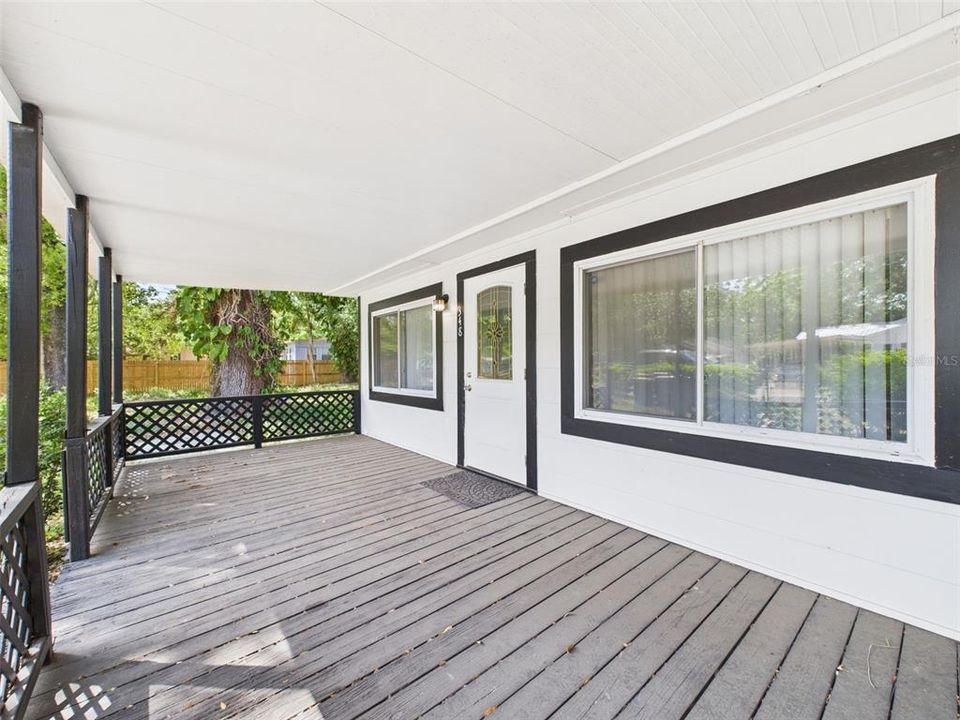 For Rent: $1,600 (2 beds, 1 baths, 880 Square Feet)