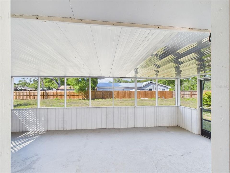 For Rent: $1,600 (2 beds, 1 baths, 880 Square Feet)