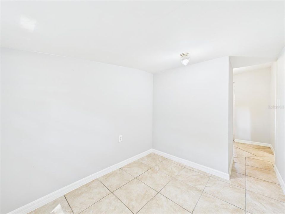 For Rent: $1,600 (2 beds, 1 baths, 880 Square Feet)