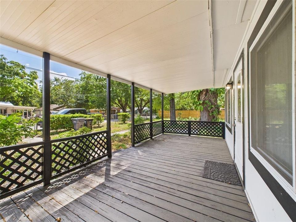 For Rent: $1,600 (2 beds, 1 baths, 880 Square Feet)