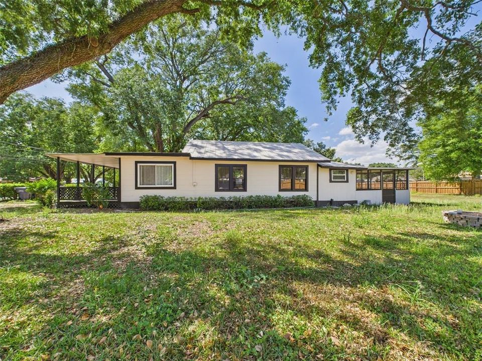 For Rent: $1,600 (2 beds, 1 baths, 880 Square Feet)