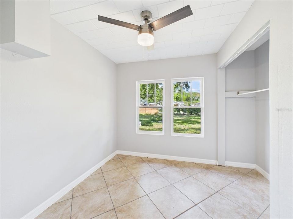 For Rent: $1,600 (2 beds, 1 baths, 880 Square Feet)