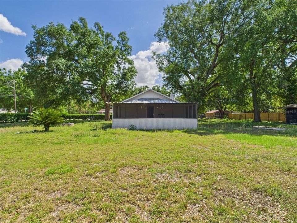 For Rent: $1,600 (2 beds, 1 baths, 880 Square Feet)