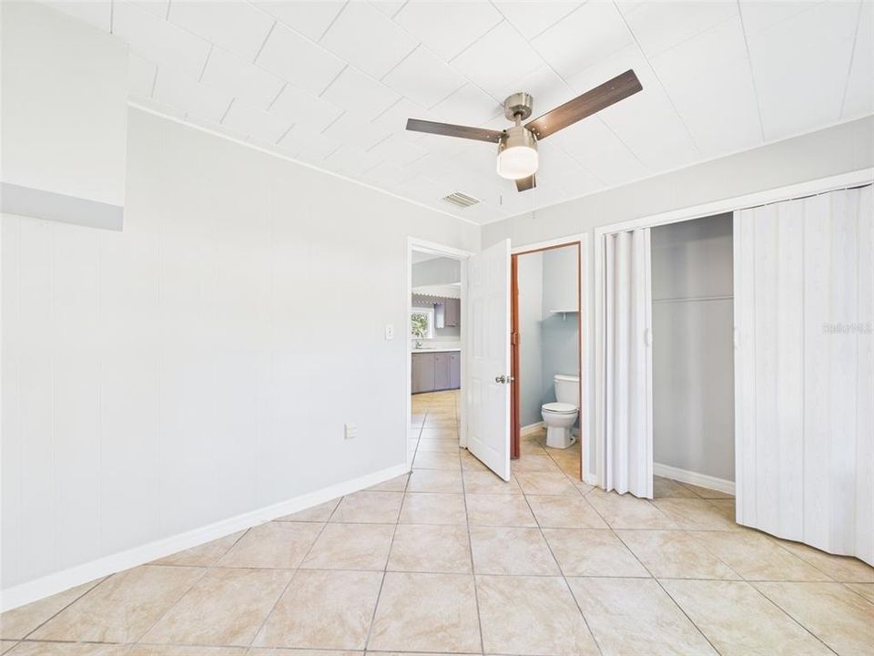 For Rent: $1,600 (2 beds, 1 baths, 880 Square Feet)