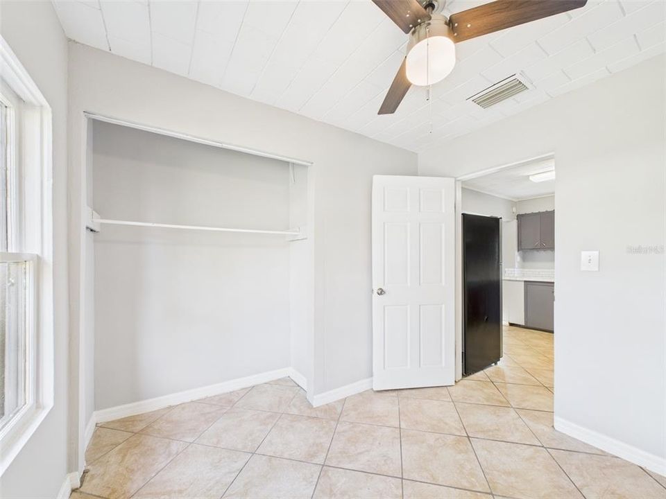 For Rent: $1,600 (2 beds, 1 baths, 880 Square Feet)