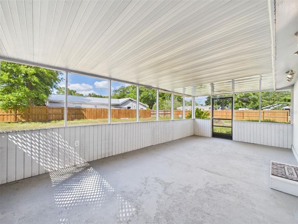 For Rent: $1,600 (2 beds, 1 baths, 880 Square Feet)