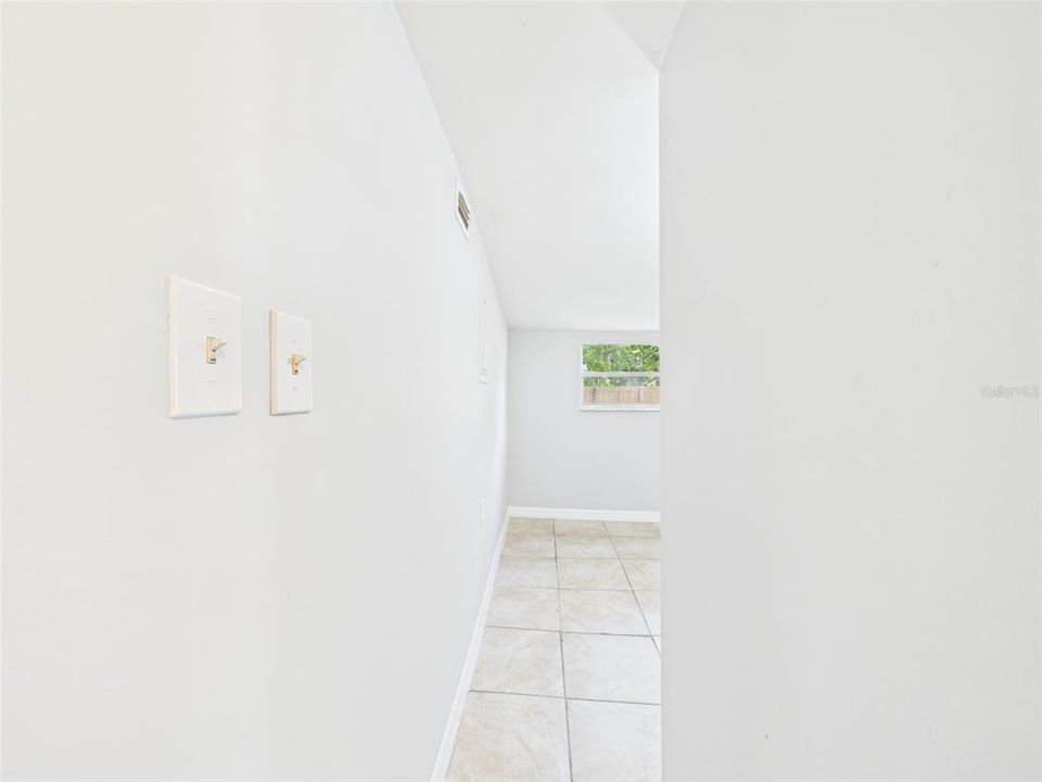 For Rent: $1,600 (2 beds, 1 baths, 880 Square Feet)