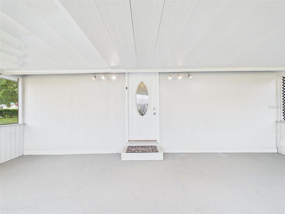 For Rent: $1,600 (2 beds, 1 baths, 880 Square Feet)