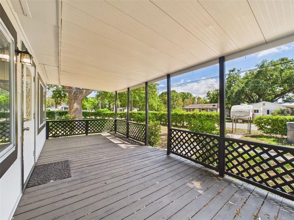 For Rent: $1,600 (2 beds, 1 baths, 880 Square Feet)