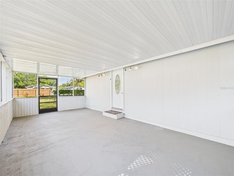 For Rent: $1,600 (2 beds, 1 baths, 880 Square Feet)